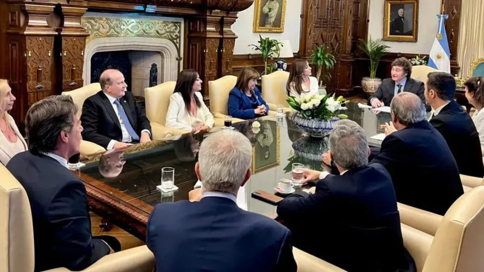 Milei acusa de "estafadores" a senadores por aumento del 6,5% en dietas